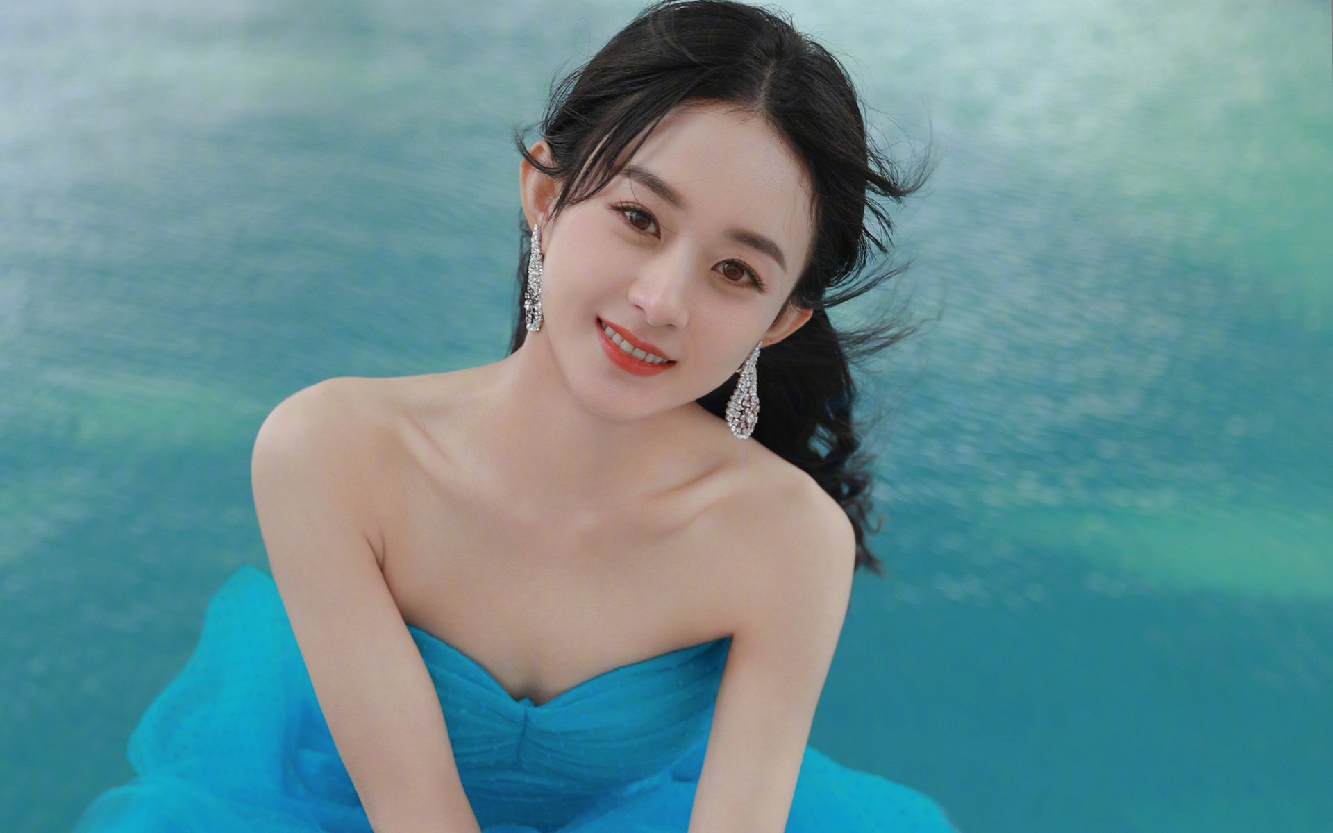 亚洲足球强队争相挑战，赛场气氛燃烧，亚洲区足球比赛